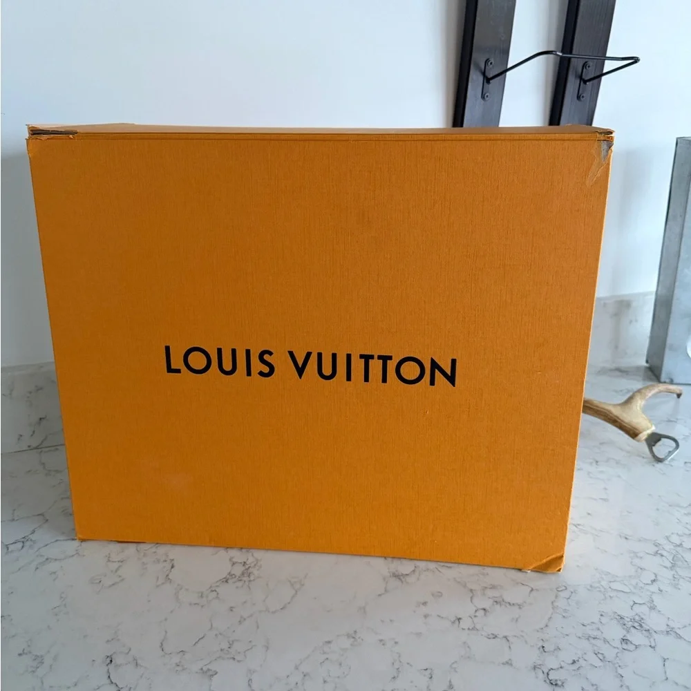 Louis Vuitton Monogram On My Side MM Calfskin Leather Top Handle Bag - Picture 10 of 11